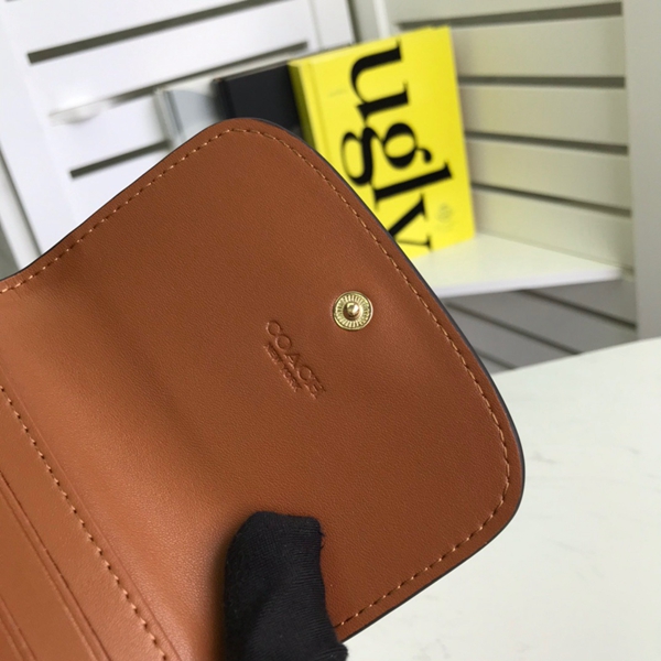 コーチ財布角部分ディテール
